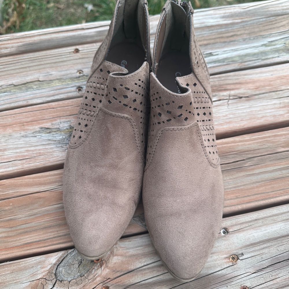 City classified Perforated Brown Ankle Booties